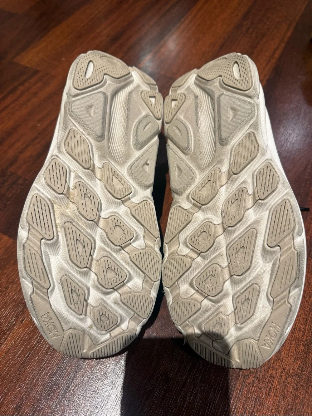 Hoka Clifton 9 Shoes, Size 8.5